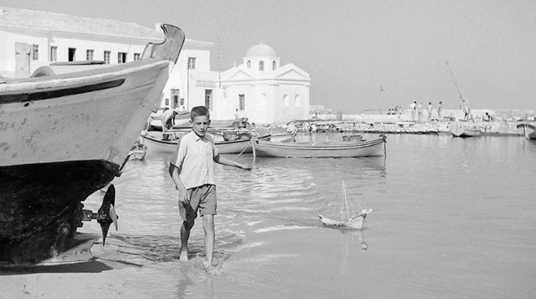 Ο κ. Στράτης Θαλασσινός περιγράφει έναν άνθρωπο, Έφηβος, διαβάζει ο Αλέξανδρος Χρυσανθόπουλος