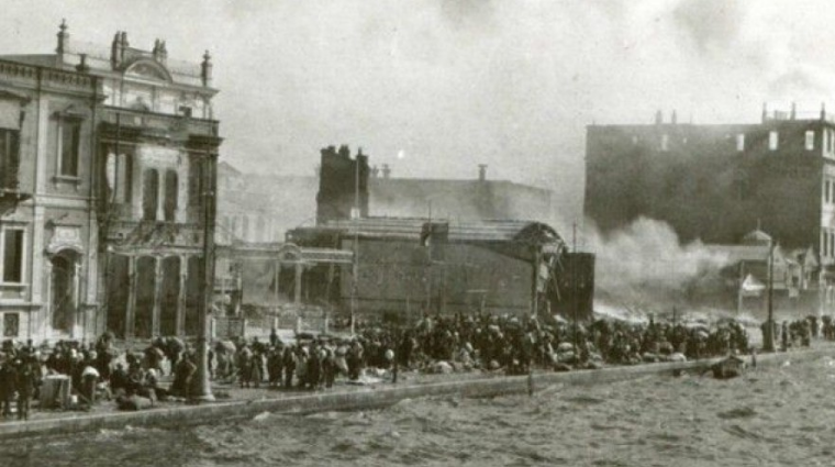 Ανάθεμα τον αίτιο, τραγουδά η Αιμιλιανή Σταυριανιδου & Ματωμένα Χώματα, διαβάζει η Αριάδνη Κωνσταντακοπούλου